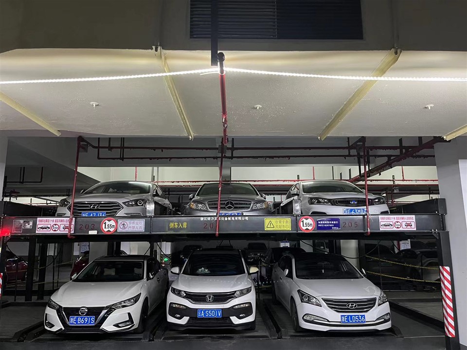 Standaard hef-schuif-parkeersysteem